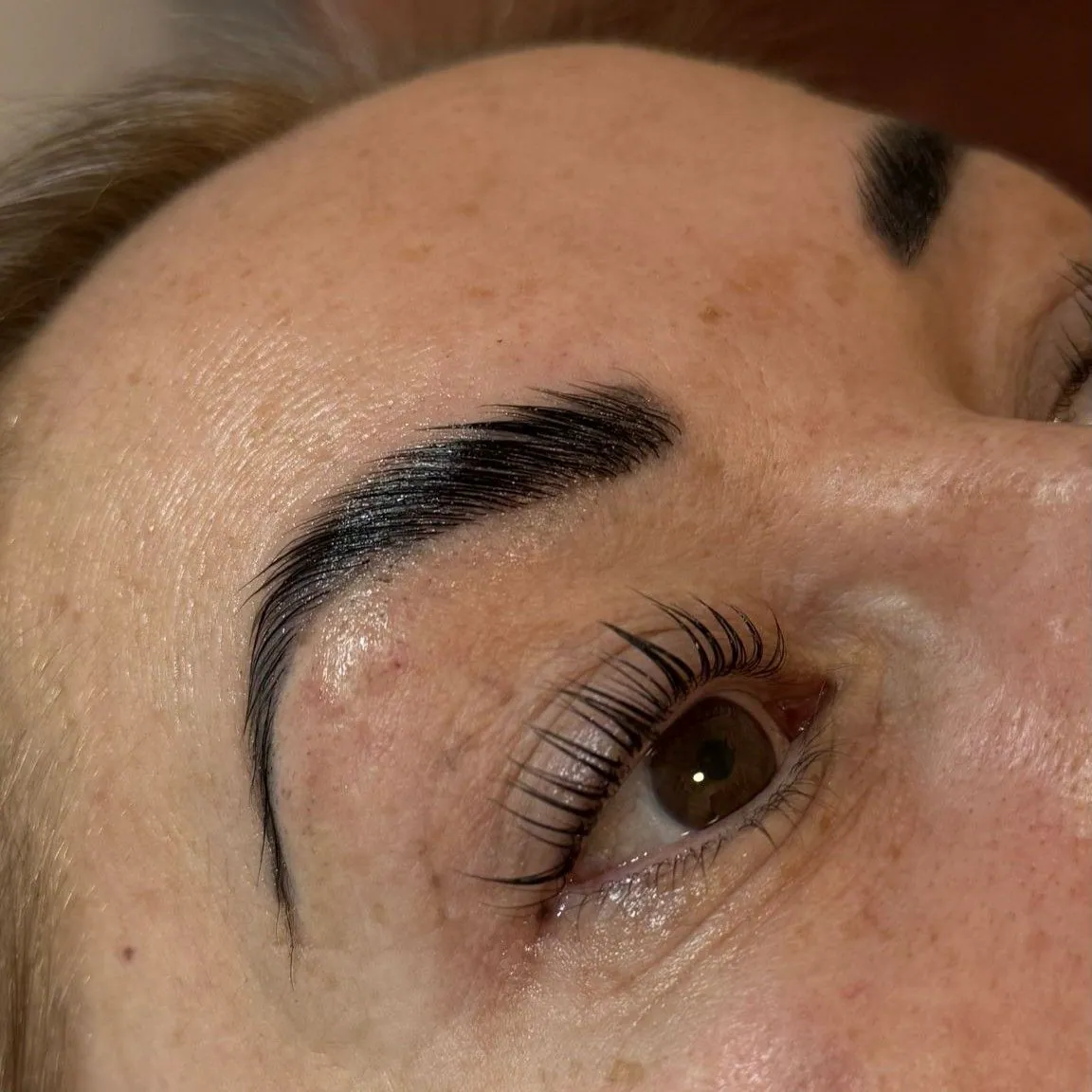 Deine Wimpern und Augenbrauen